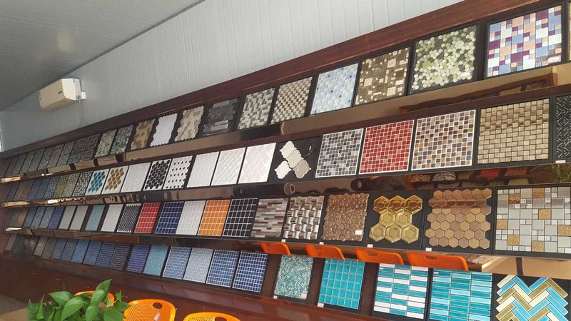 瓷砖产品质量直接关系到装修效果和使用寿命。装修公司应关注以下指标：